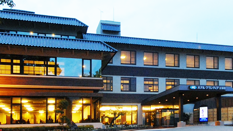 太宰府市唯一擁有天然溫泉的設施，館內有室內浴池、露天風呂、三溫暖、岩盤浴等可供您使用。